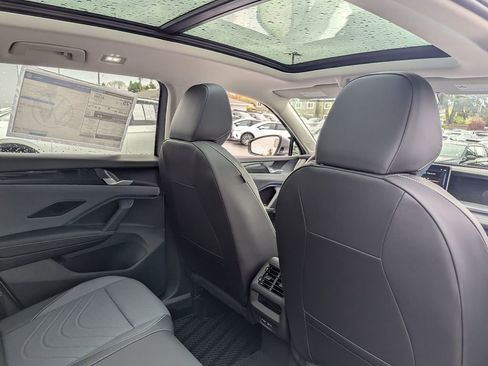 New 2026 Volkswagen Tiguan SE image 33