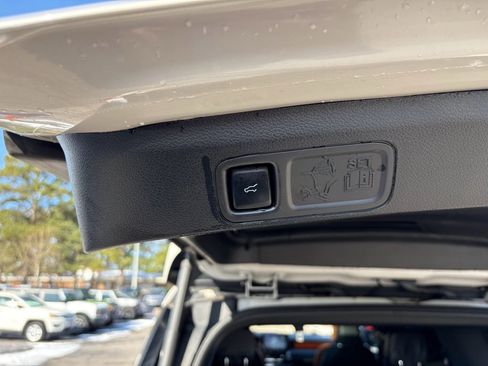 Used 2020 Lincoln Navigator Reserve w/ Equipment Group 208A Reserve image 11