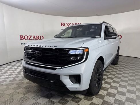 New 2025 Ford Expedition Platinum w/ Stealth Appearance Package image 3