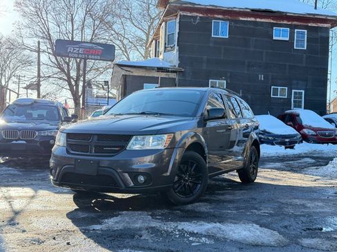 Used 2019 Dodge Journey SE w/ Connectivity Group FWD image 5