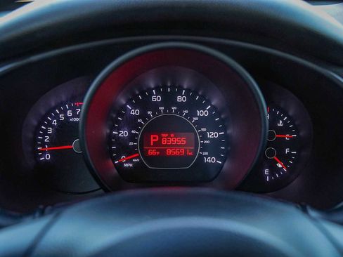 Used 2016 Kia Soul + image 15