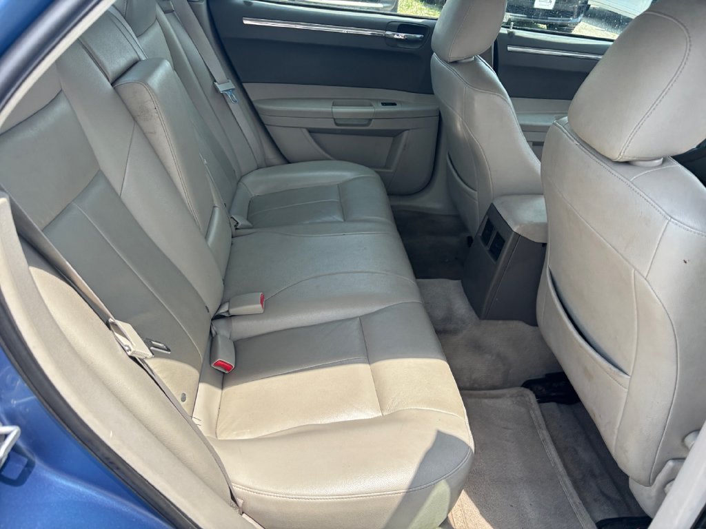 Used 2007 Chrysler 300 Touring RWD image 32
