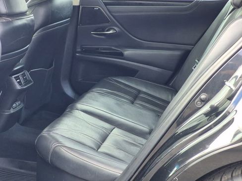 Used 2022 Lexus ES 300h w/ Luxury Package image 21