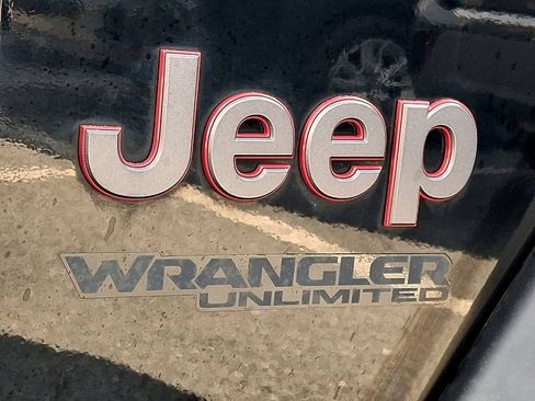 Used 2021 Jeep Wrangler Unlimited Rubicon w/ LED Lighting Group AWD/4WD image 11