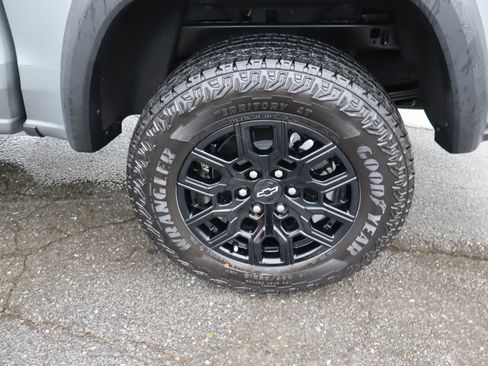 Used 2024 Chevrolet Colorado Trail Boss w/ Technology Package AWD/4WD image 39