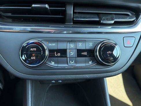 Used 2024 Buick Envista Preferred w/ Convenience I Package FWD image 12