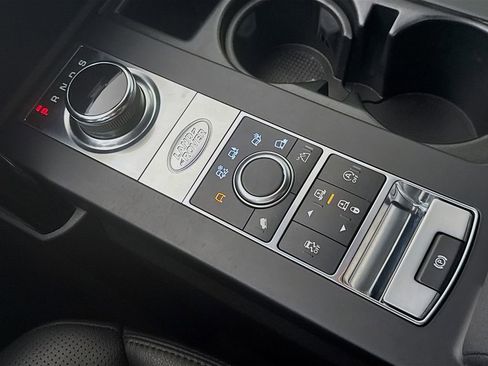 Used 2020 Land Rover Discovery SE image 20