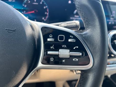 Used 2022 Mercedes-Benz GLB 250 w/ Premium Package Lite image 27