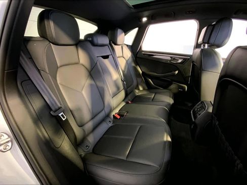 Used 2021 Porsche Macan image 23