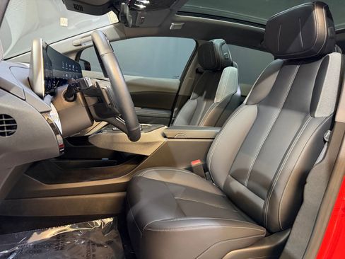 Certified 2025 Cadillac Optiq Sport 1 w/ LPO, Floor Liner Package AWD/4WD image 5
