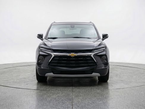 Used 2025 Chevrolet Blazer LT FWD image 2