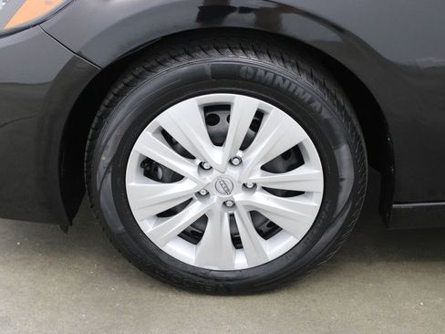 Used 2025 Nissan Sentra S FWD image 26