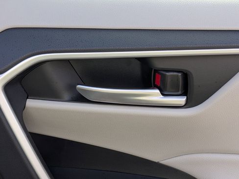 Used 2025 Toyota RAV4 XLE Premium image 35