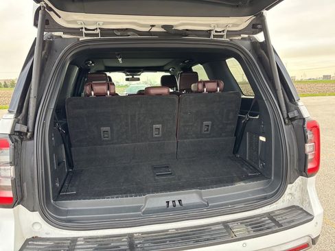 Used 2024 Ford Expedition Limited image 9