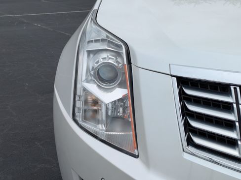 Used 2016 Cadillac SRX Luxury w/ Driver Awareness Package AWD/4WD image 9