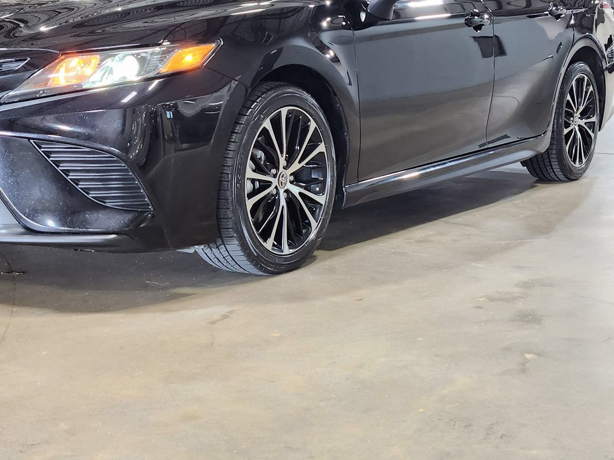 Used 2020 Toyota Camry SE FWD image 15
