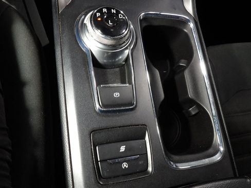 Used 2020 Ford Fusion SE image 15