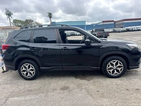 Used 2023 Subaru Forester Premium AWD/4WD image 4