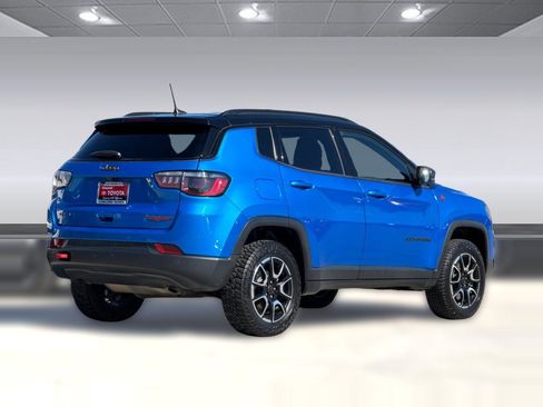 Used 2025 Jeep Compass Trailhawk AWD/4WD image 9