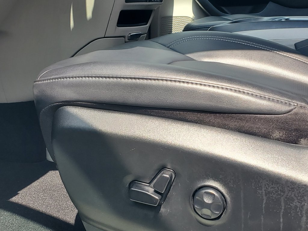 Used 2024 Chrysler Pacifica Touring-L FWD image 6