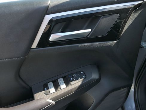 Used 2024 Mitsubishi Outlander SE AWD/4WD image 14
