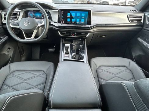 Certified 2024 Volkswagen Atlas Cross Sport SE w/ Panoramic Sunroof Package FWD image 10