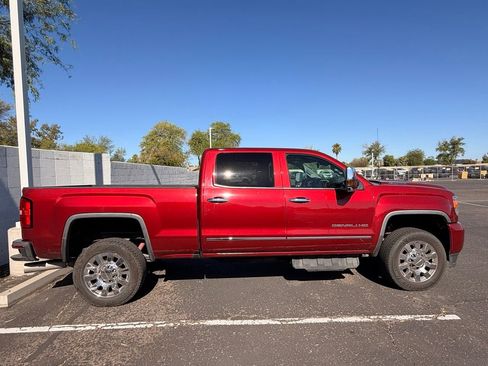 Used 2018 GMC Sierra 2500 Denali w/ Duramax Plus Package AWD/4WD image 5