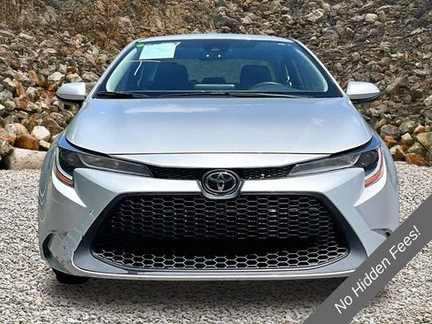 Used 2022 Toyota Corolla LE FWD image 3
