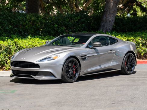 Used 2014 Aston Martin Vanquish Coupe image 2