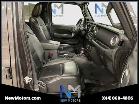 Used 2020 Jeep Wrangler Unlimited Sahara w/ LED Lighting Group AWD/4WD image 15