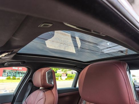 Used 2025 BMW 760i xDrive w/ Executive Package AWD/4WD image 32