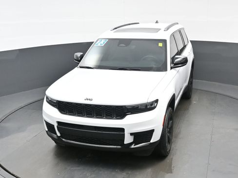 Used 2023 Jeep Grand Cherokee L Laredo image 40