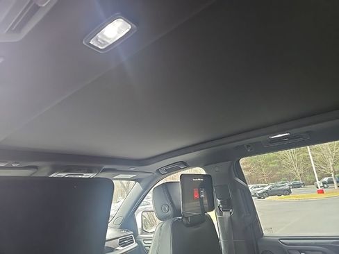 Used 2023 GMC Yukon Denali w/ Denali Reserve Package image 34