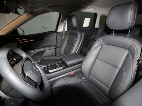 New 2026 Lincoln Nautilus Premier image 3