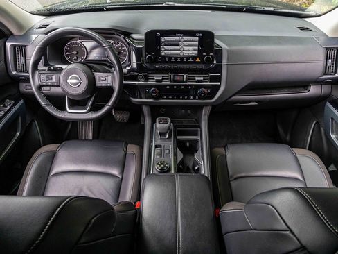 Certified 2024 Nissan Pathfinder SL image 21