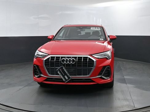 Certified 2025 Audi Q3 2.0T Premium AWD/4WD image 2