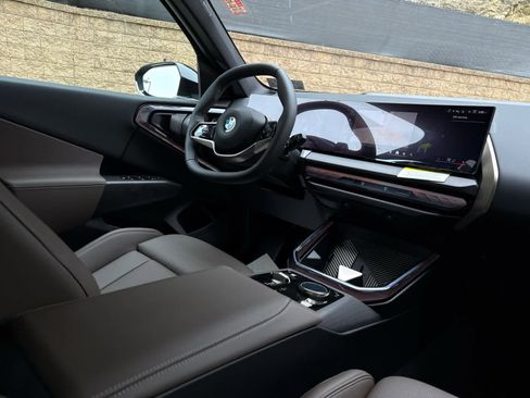 Used 2025 BMW X3 xDrive30i w/ Convenience Package image 11