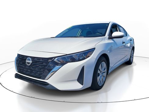 Used 2025 Nissan Sentra S image 3
