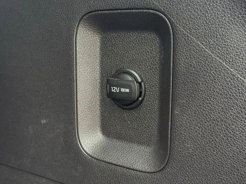 Used 2024 Kia Carnival LX FWD image 7