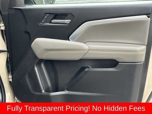Used 2024 Chevrolet Colorado ZR2 w/ ZR2 Convenience Package III AWD/4WD image 21