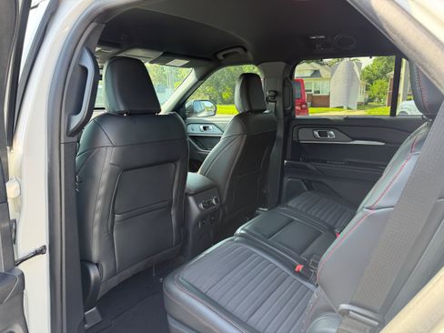 Used 2025 Ford Explorer ST-Line w/ Premium Package RWD image 13