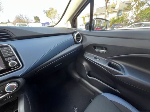 Used 2025 Nissan Versa SV image 33