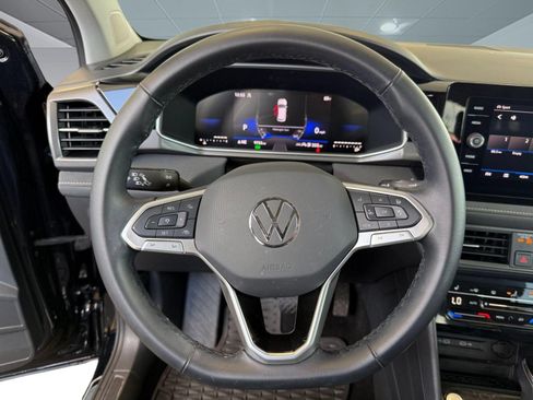 Used 2025 Volkswagen Taos SE AWD/4WD image 11
