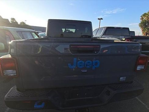 Used 2023 Jeep Gladiator Sport AWD/4WD image 7