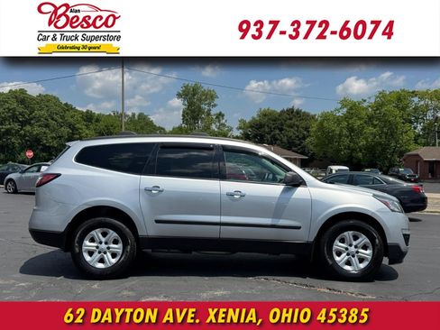 Used 2015 Chevrolet Traverse LS FWD image 3