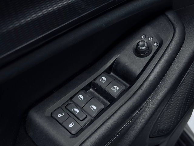 Used 2025 Jeep Grand Cherokee Altitude AWD/4WD image 13