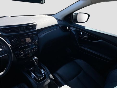 Used 2022 Nissan Rogue Sport SL image 25