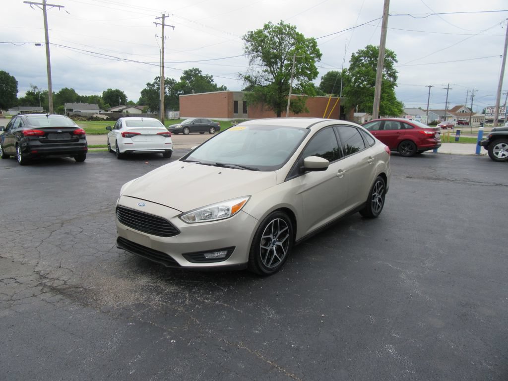 Used 2018 Ford Focus SE w/ SE Appearance Package FWD image 1