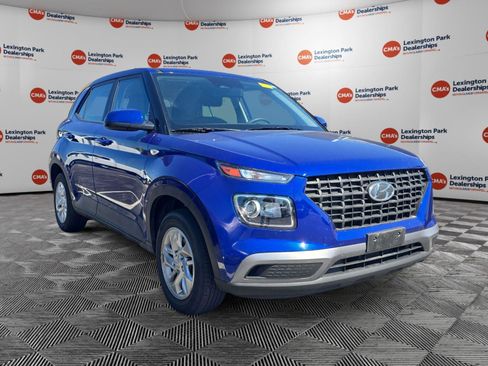 Used 2023 Hyundai Venue SE FWD image 1