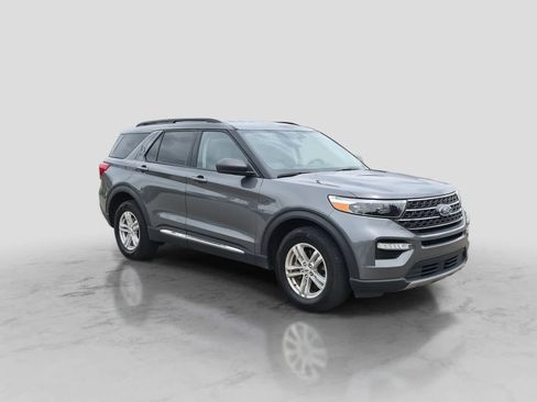 Used 2023 Ford Explorer XLT w/ Equipment Group 202A AWD/4WD image 2